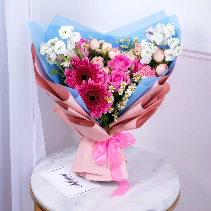 Букет из гербер, роз и гвоздик