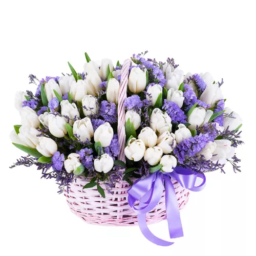 Букет из 71 тюльпана со статицей в корзине