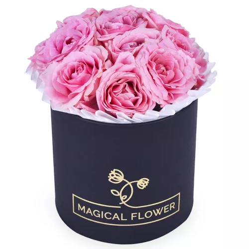 Букет из 11 розовых роз в черной шляпной коробке