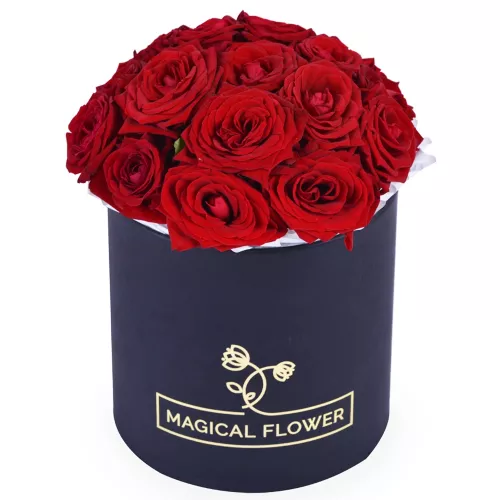 Букет на День матери из 15 красных роз в шляпной черной коробке