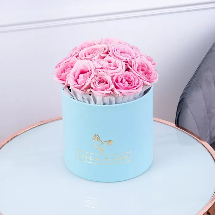 Букет из 15 розовых роз premium в голубой шляпной коробке