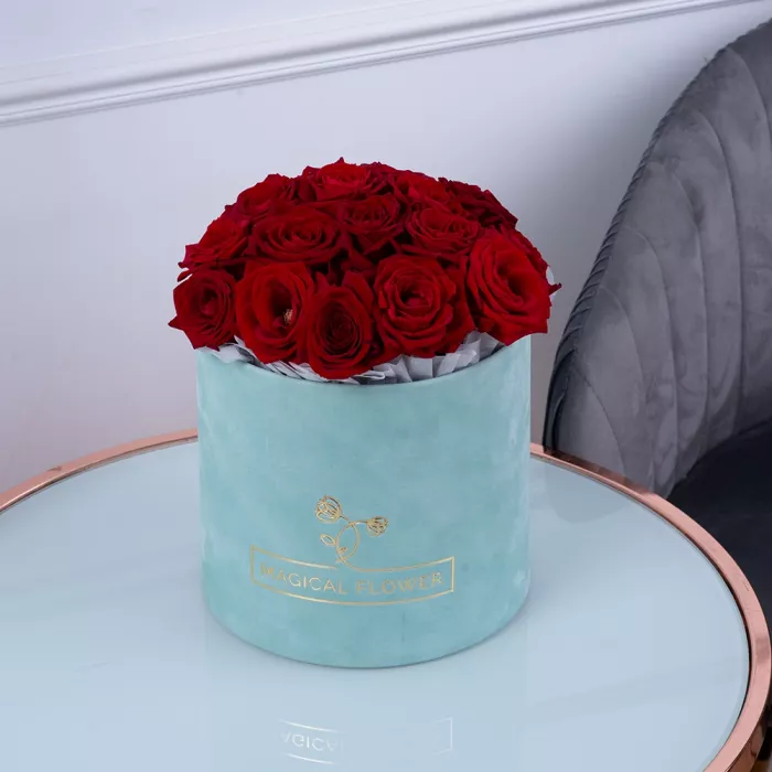 Букет из 19 красных роз premium в зеленой бархатной шляпной коробке