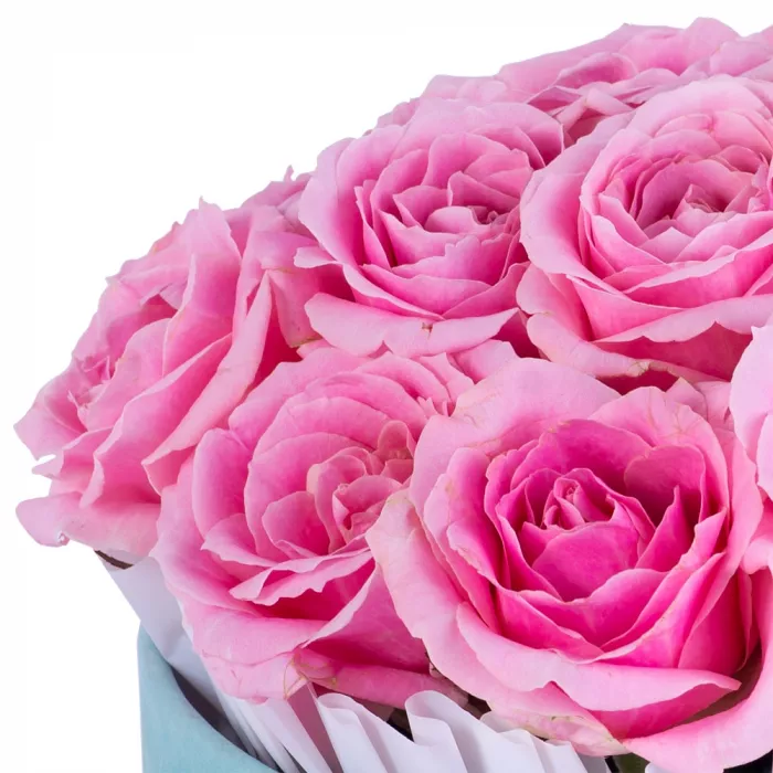 Букет из 15 розовых роз premium в зеленой бархатной шляпной коробке