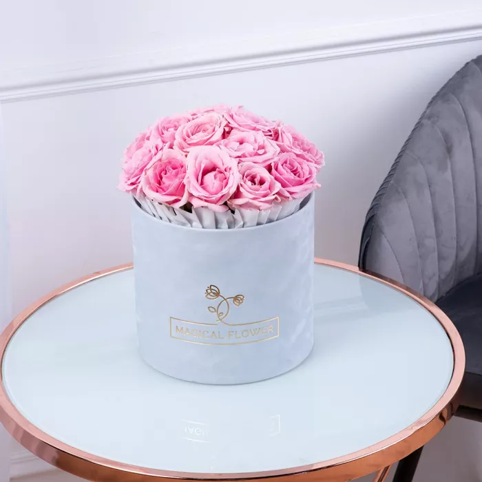 Букет из 15 розовых роз premium в серой бархатной шляпной коробке