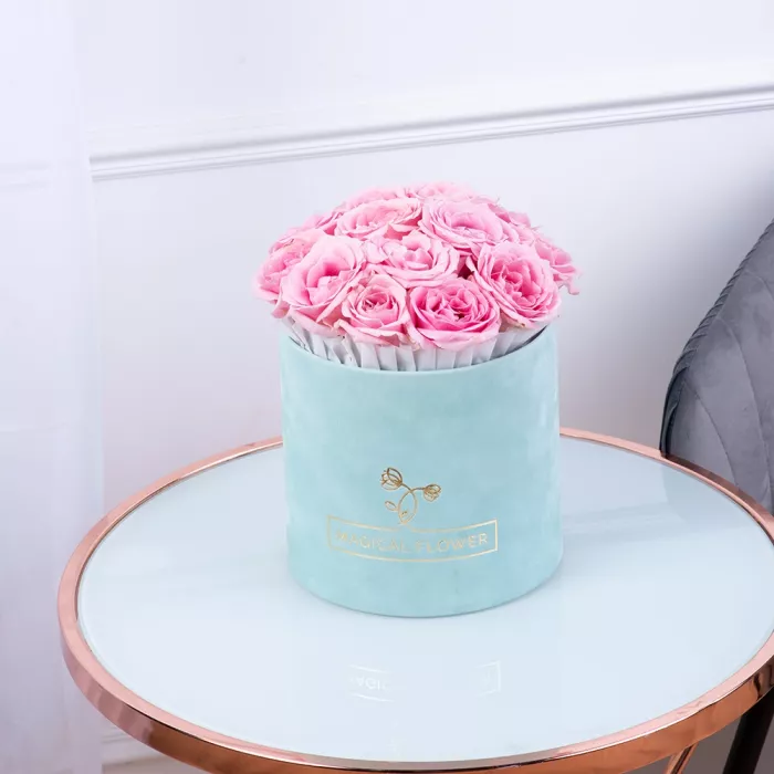 Букет из 15 розовых роз premium в зеленой бархатной шляпной коробке