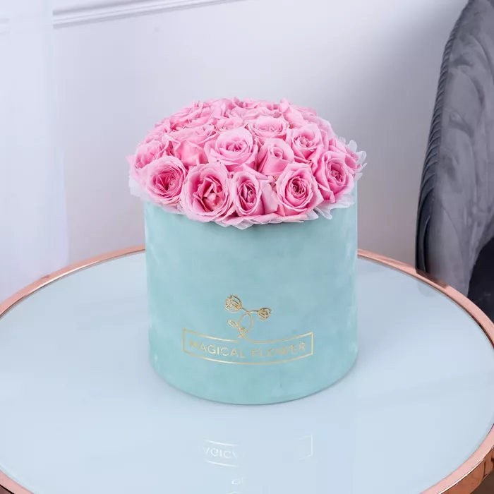 Букет из 21 розовой розы premium в зеленой бархатной шляпной коробке