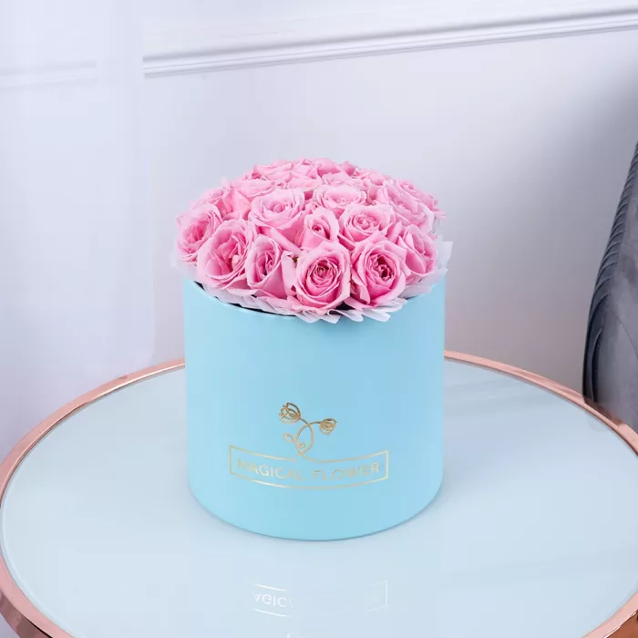 Букет из 21 розовой розы premium в голубой шляпной коробке