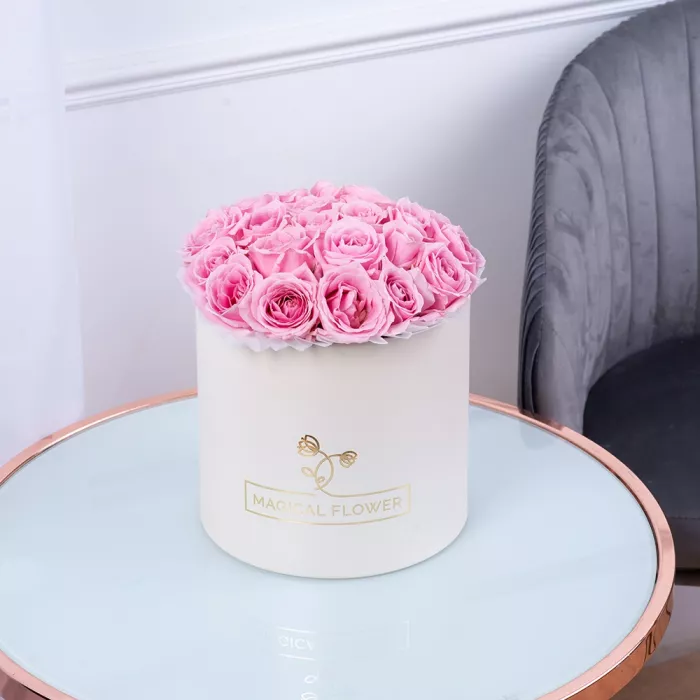 Букет из 21 розовой розы premium в кремовой шляпной коробке