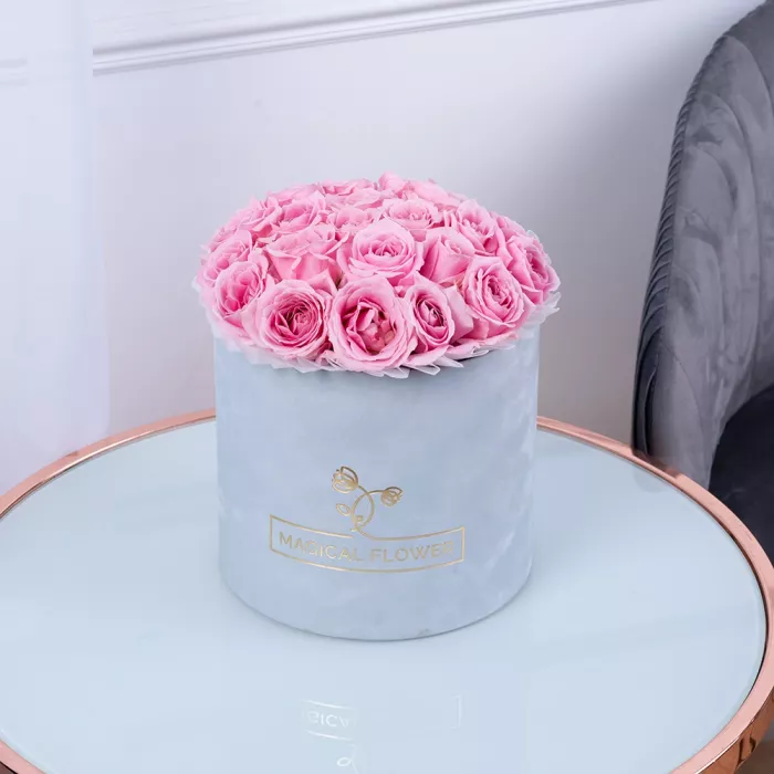 Букет из 21 розовой розы premium в серой бархатной шляпной коробке