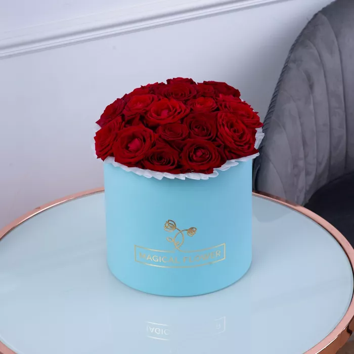 Букет из 21 красной розы premium в голубой шляпной коробке