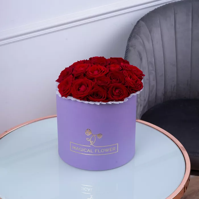 Букет из 21 красной розы premium в фиолетовой шляпной коробке