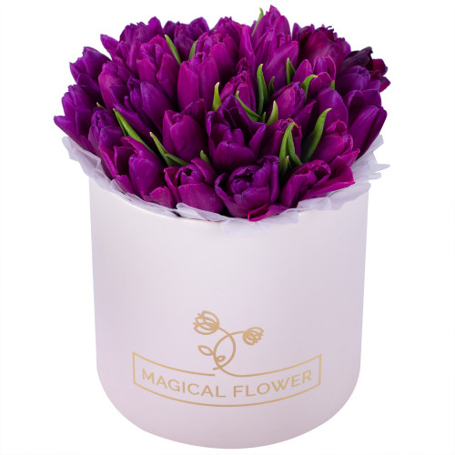 35 фиолетовых тюльпан в кремовой шляпной коробке