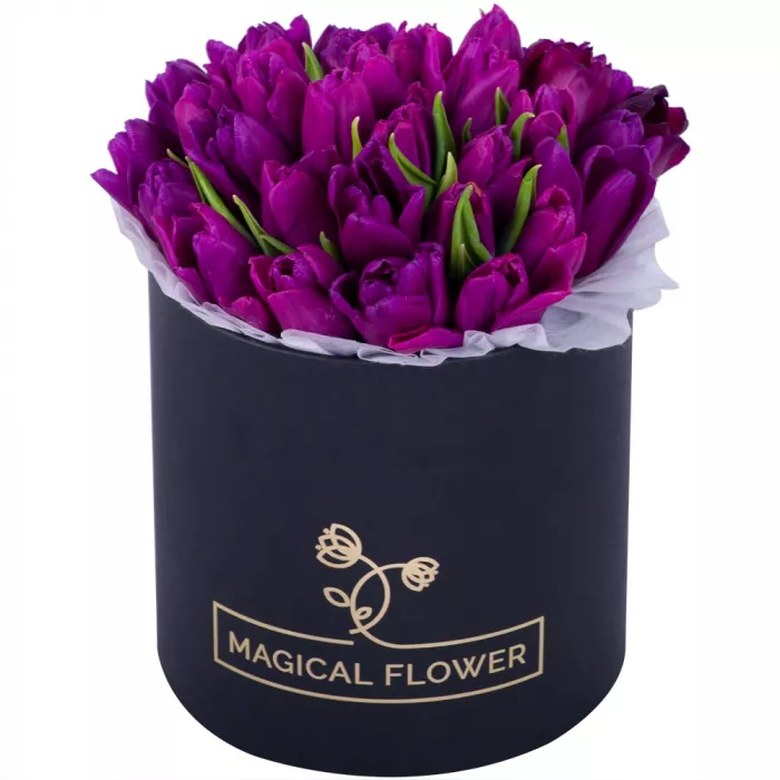 35 фиолетовых тюльпан в черной шляпной коробке