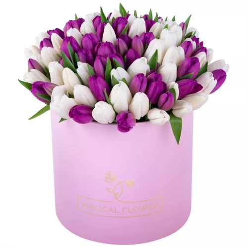 101 разноцветный тюльпан в розовой шляпной коробке