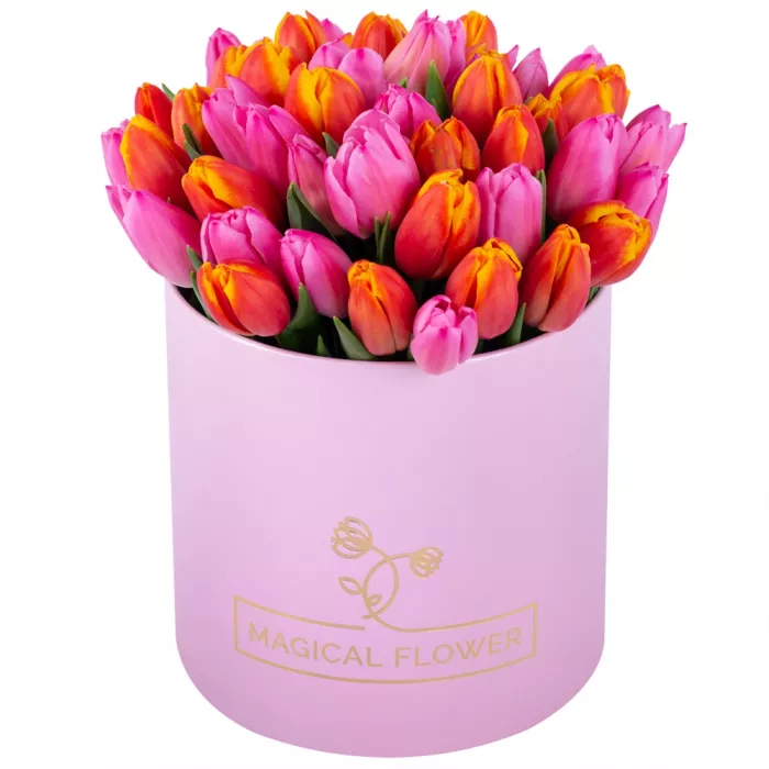 Букет микс из 51 тюльпана в роовой шляпной коробке