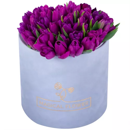 51 фиолетовый тюльпан в серой бархатной шляпной коробке