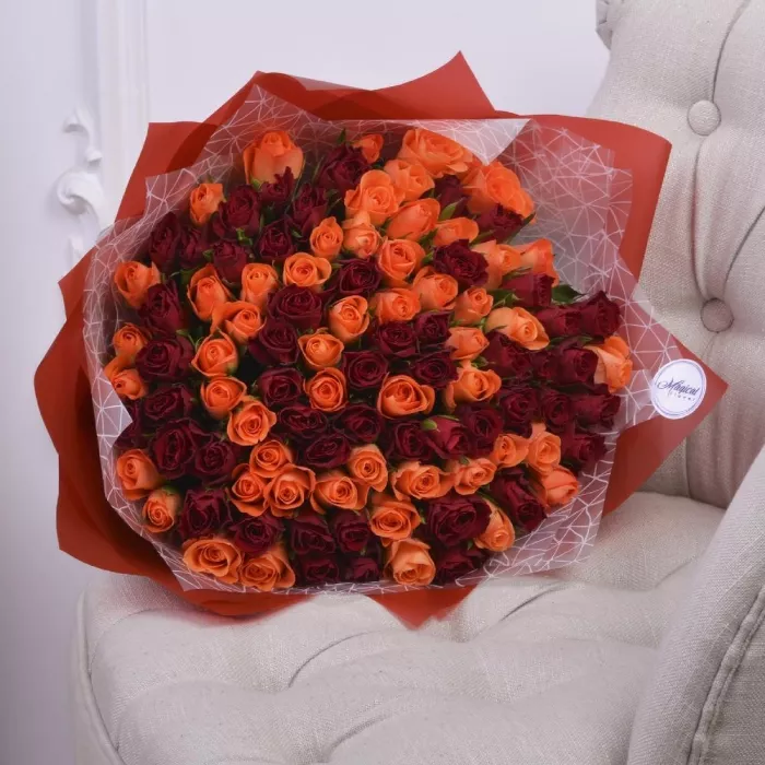 Букет из 101 красной и оранжевой розы