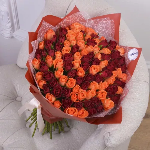 Монобукет из 101 красной и оранжевой розы