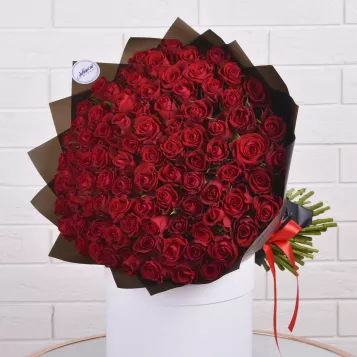 Букет из 101 красной розы в пленке