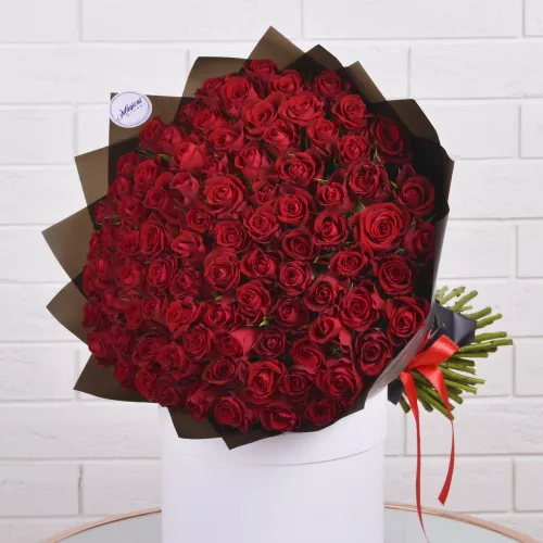 Букет из 101 красной розы в пленке