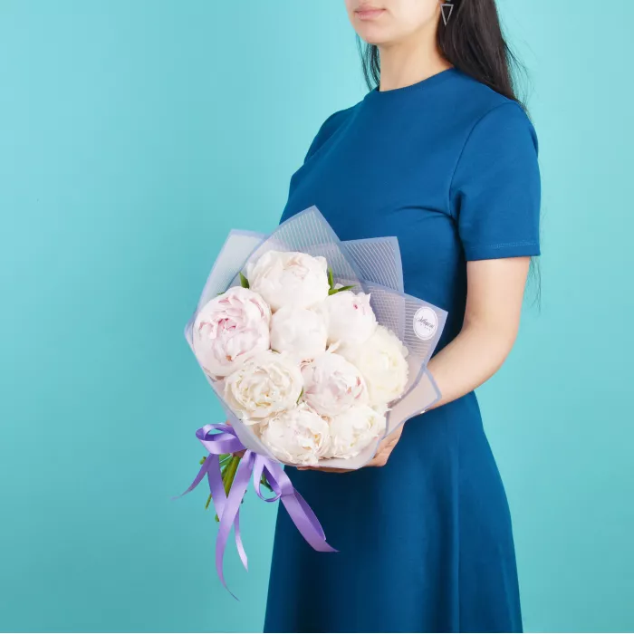 Букет из 9 пионов