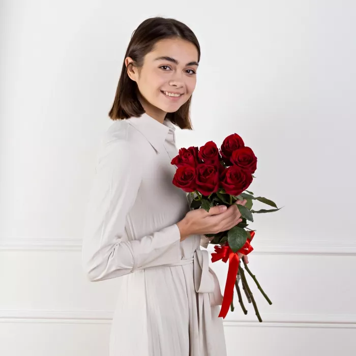 Букет из 7 красных роз 60 см