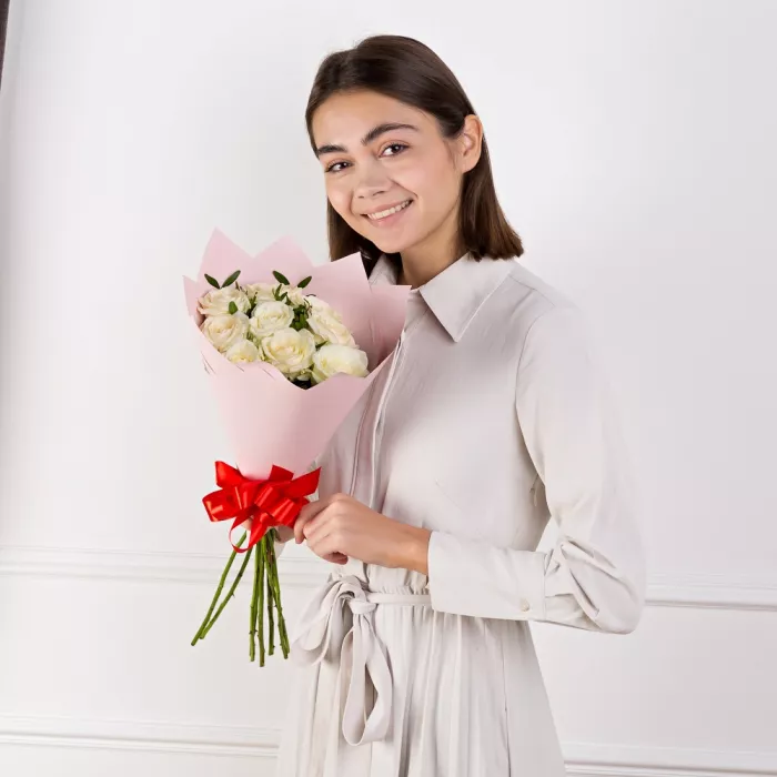 Букет из 9 белых роз 50 см Букет из 9 белых роз 50 см