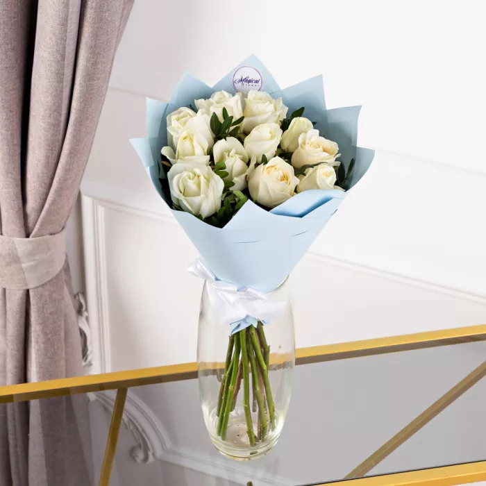 Букет из 11 белых роз 50 см с фисташкой