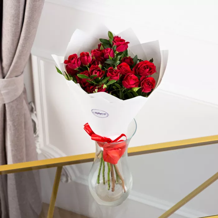 Букет из 5 красных кустовых роз