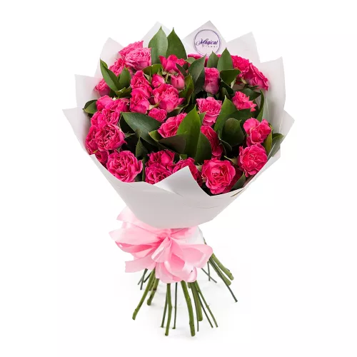 Букет из розовых кустовых роз 50 см и рускуса
