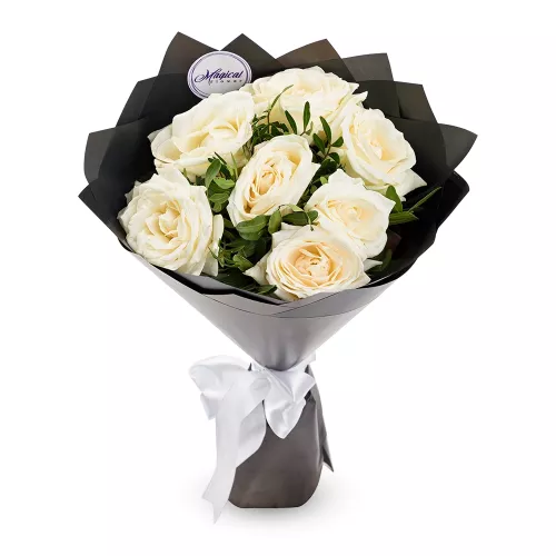 Букет из 7 белых роз 50 см с фисташкой
