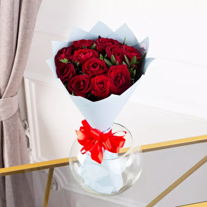 11 красных роз 50 см