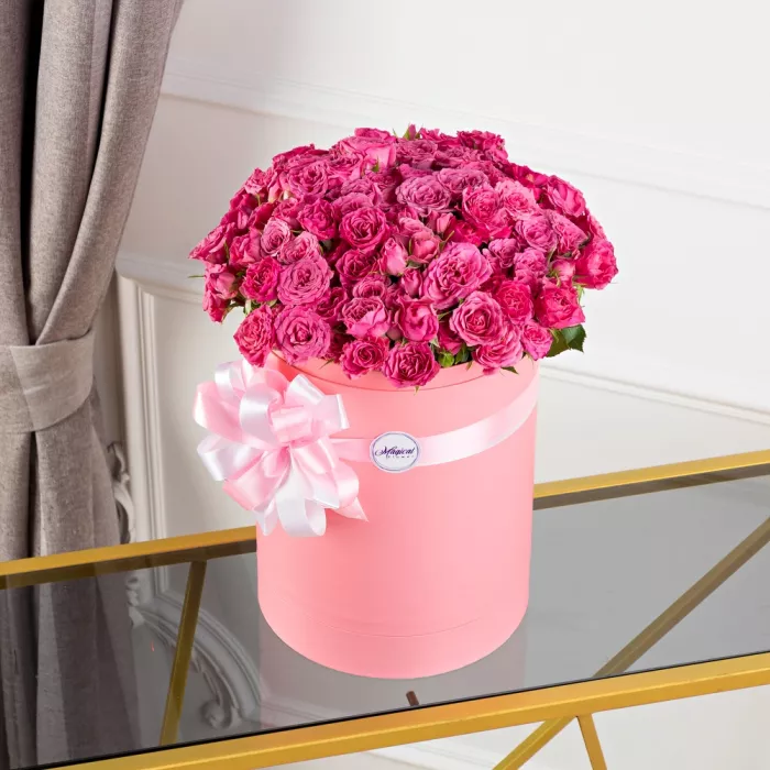 35 розовых роз в шляпной коробке
