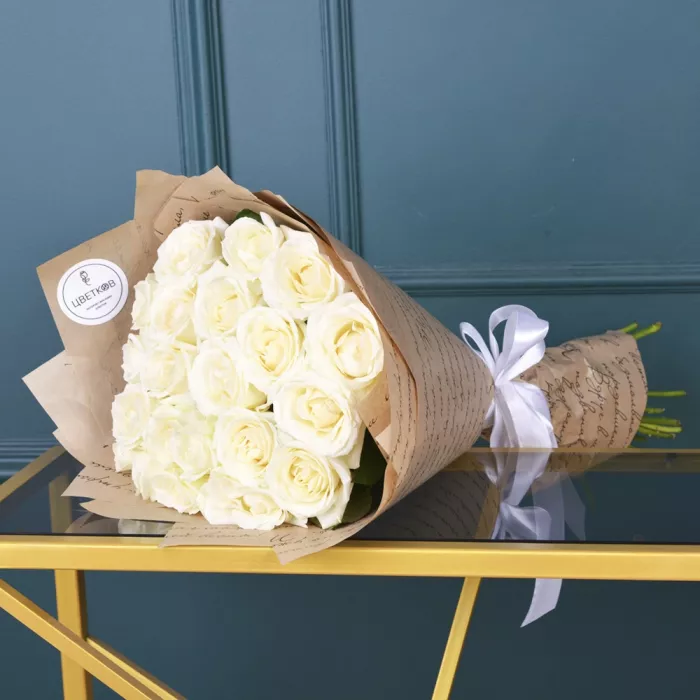 21 белая роза 50 см