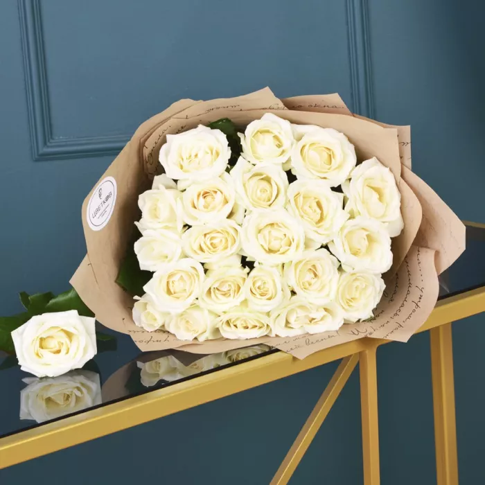 21 белая роза 50 см