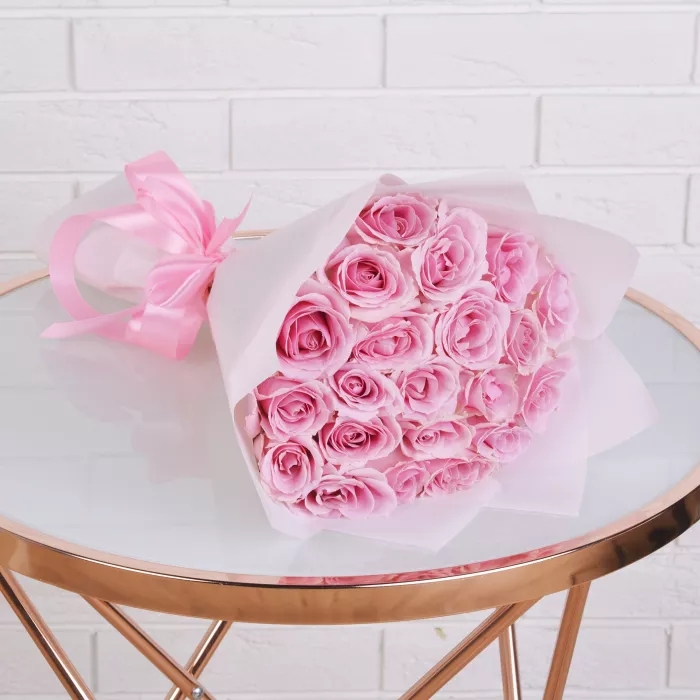 21 розовая роза Premium 40 см в пленке