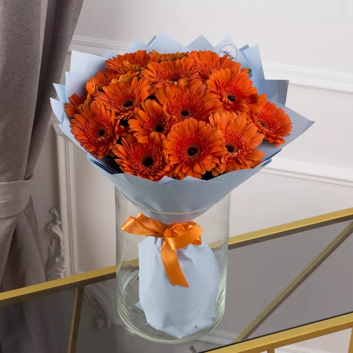 15 оранжевых гербер