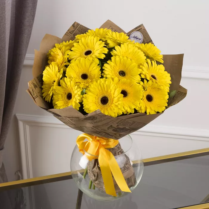 15 желтых гербер