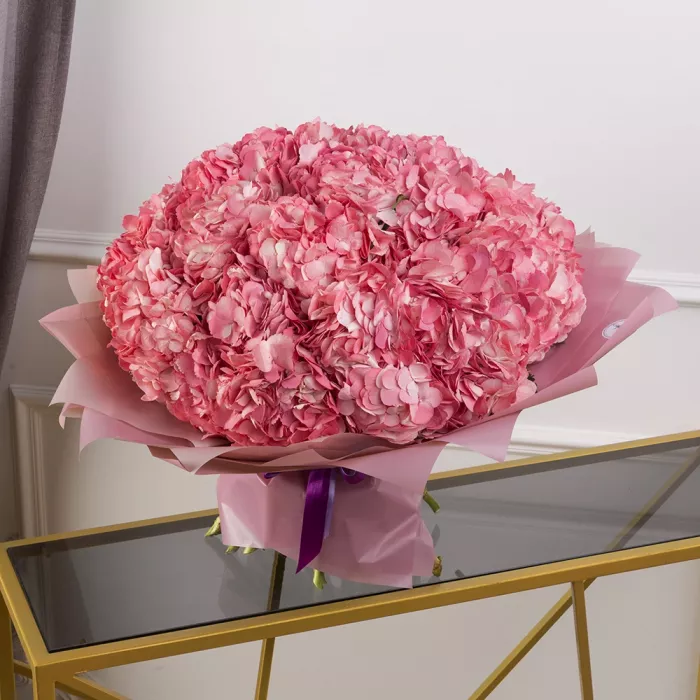 Букет из 25 розовых гортензий
