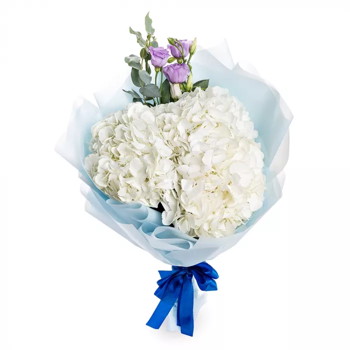 Букет из гортензий, эустомы и эвкалипта