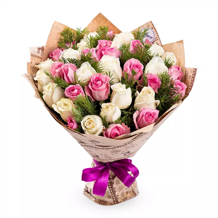 Новогодний букет из 35 разноцветных роз