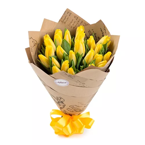 Желтый букет цветов из 25 тюльпанов в крафте