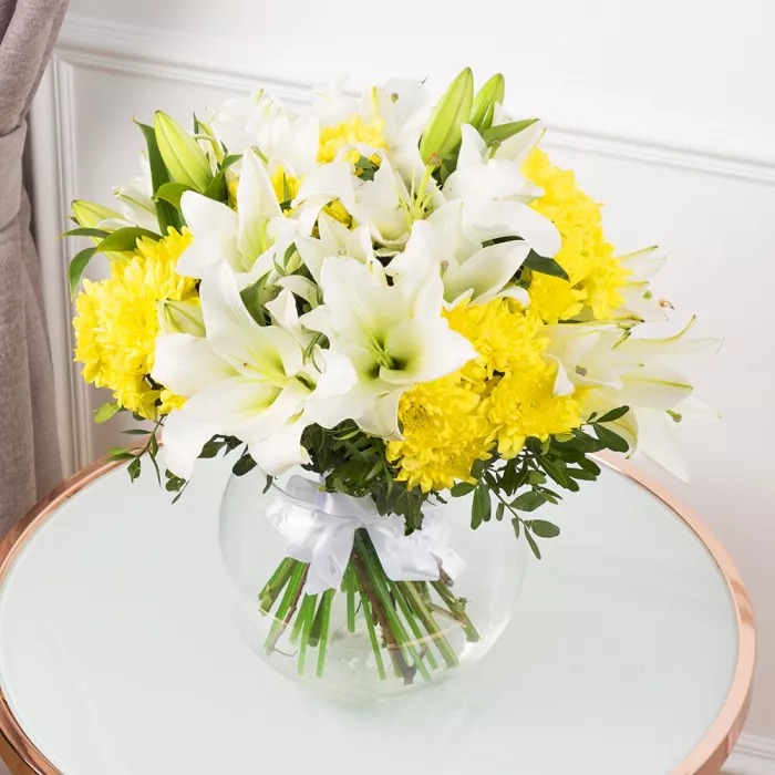 Букет из лилий и хризантем