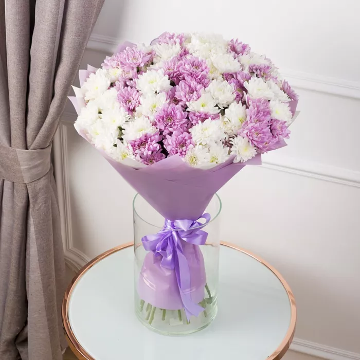 Букет из 25 разноцветных хризантем