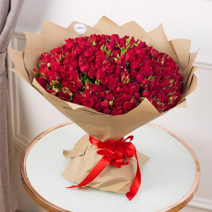 Букет 101 красная кустовая роза