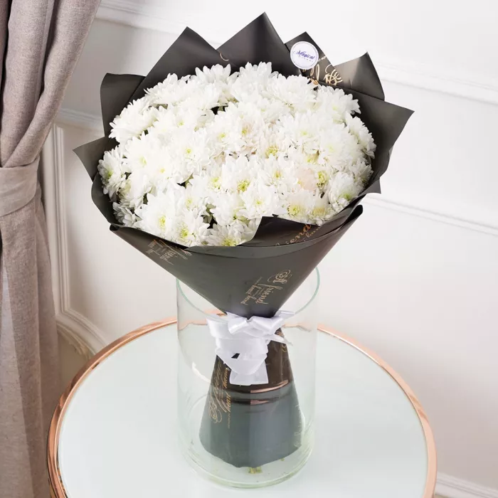 Букет из 15 белых хризантем