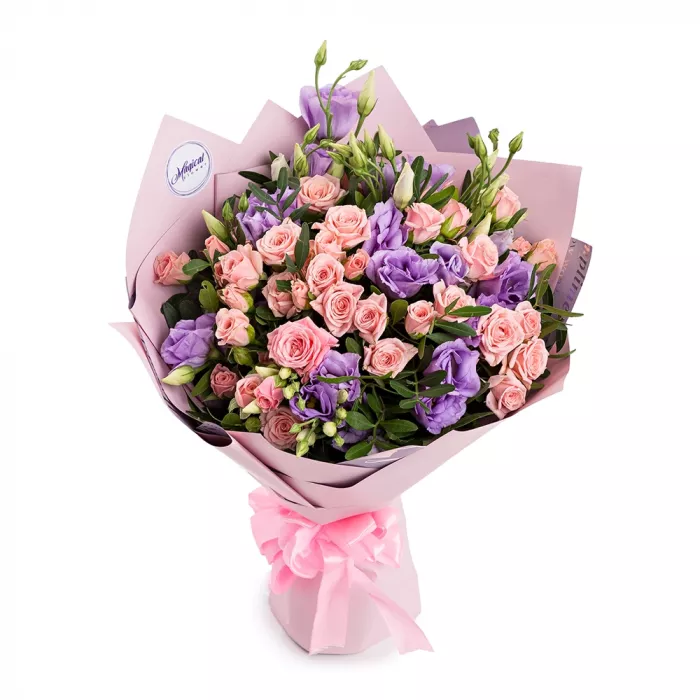 Букет из эустом и кустовых роз