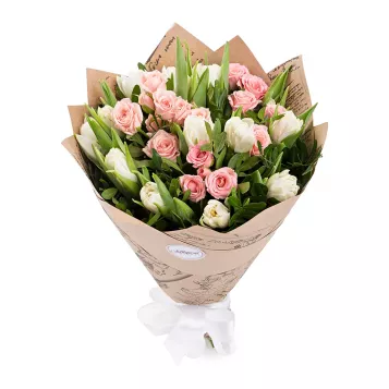 Букет из тюльпанов и кустовых роз