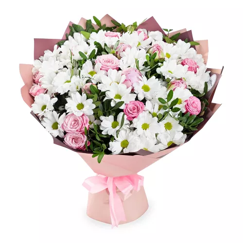 Сборный букет цветов из роз, пионов и хризантем