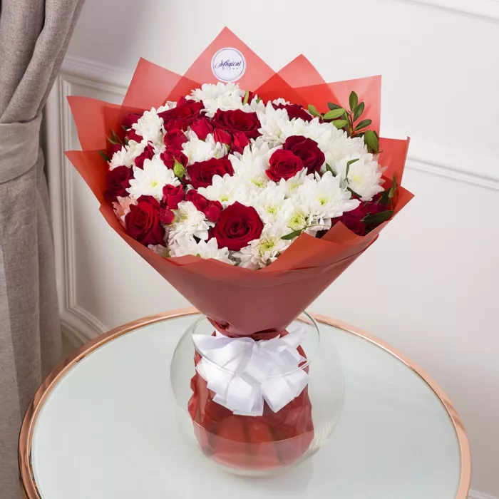 Букет из роз и хризантем